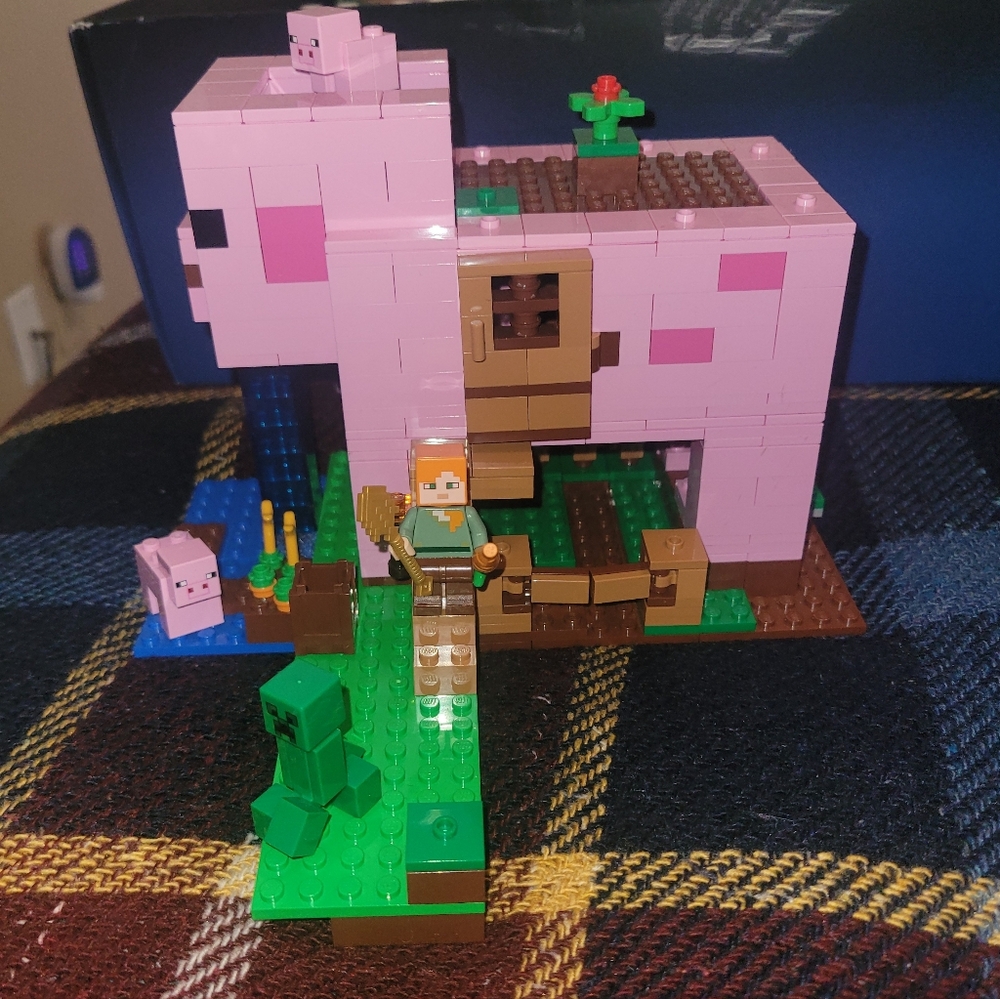 Lego The Pig House #27710 - Picture 3 of 6